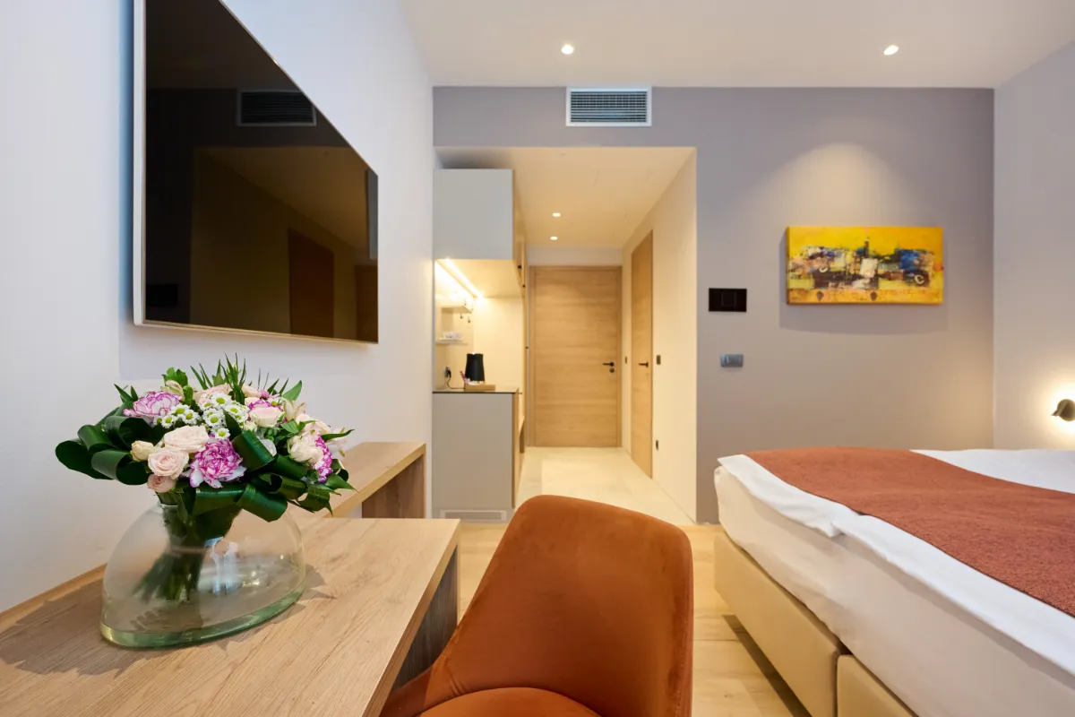Hotel-Rimski-Vrelec-rdeca-soba-1200px (33)
